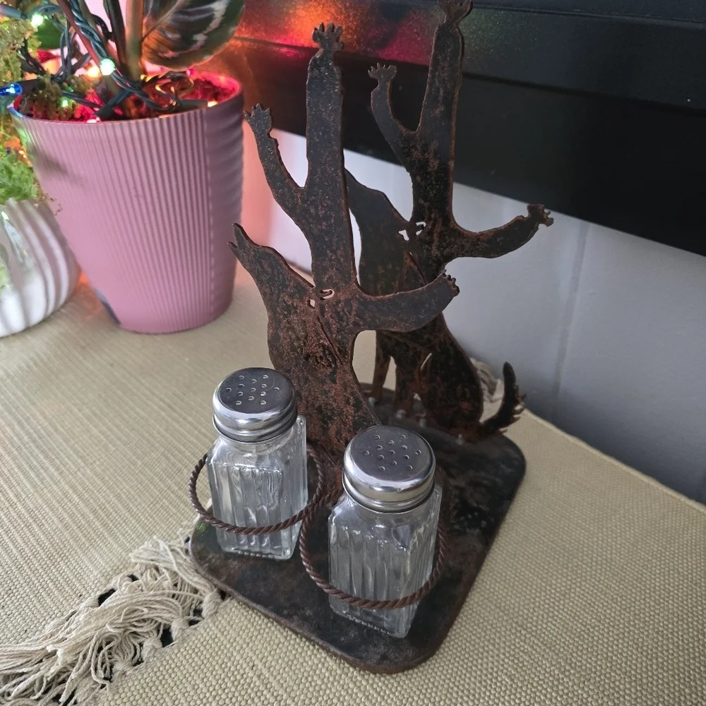 Metal Howling Coyote And Cactus Napkin, Salt, Pepper Holder